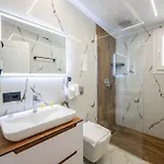 Golemi Lux Hotell