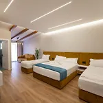 Golemi Lux Hotel 4*