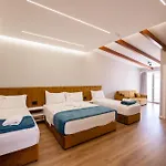 Golemi Lux Hotel