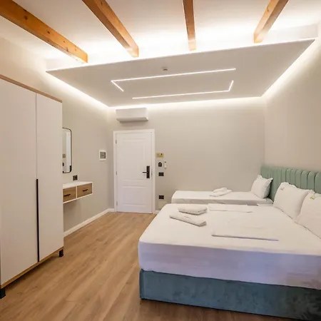 Golemi Lux