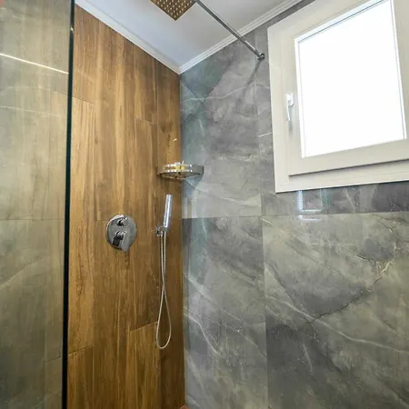 מלון Golemi Lux 4*
