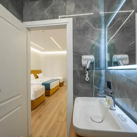 Golemi Lux Otel Golem (Tirana)