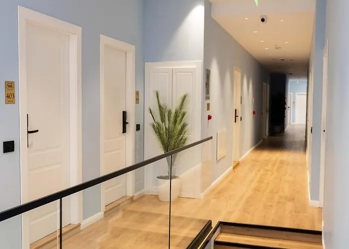 Golemi Lux فندق غوليم