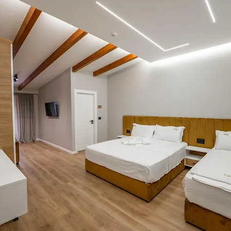 Hotel Golemi Lux 4*
