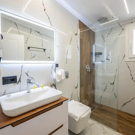 Golemi Lux Hotel
