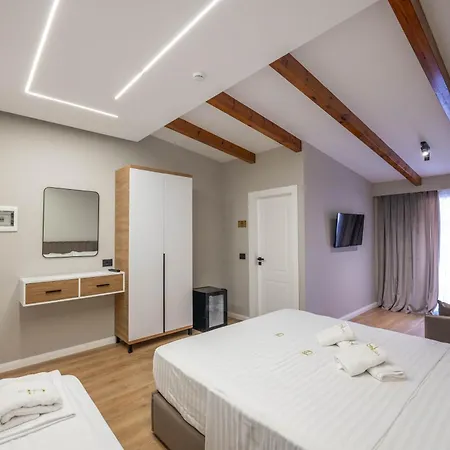 Golemi Lux Hotel 4*