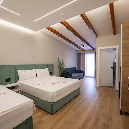 Hotel Golemi Lux 4*