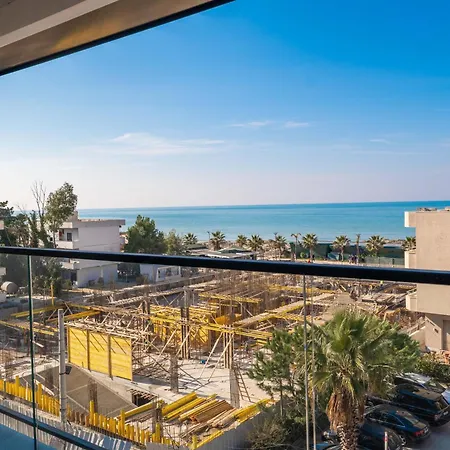 Golemi Lux Hotel