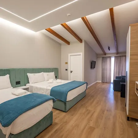 מלון Golemi Lux 4*