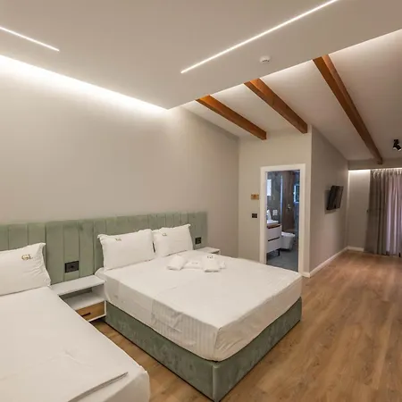 מלון Golemi Lux 4*
