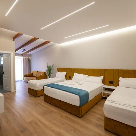 Golemi Lux מלון 4*