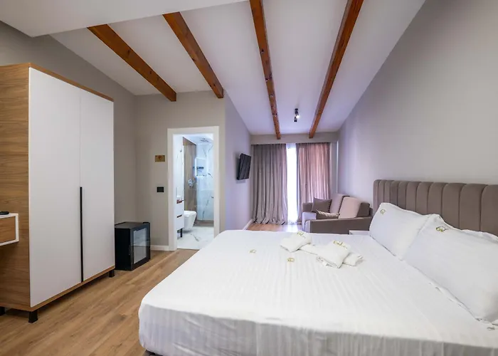 Golemi Lux Hotel