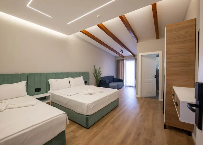 Hotel Golemi Lux 4*