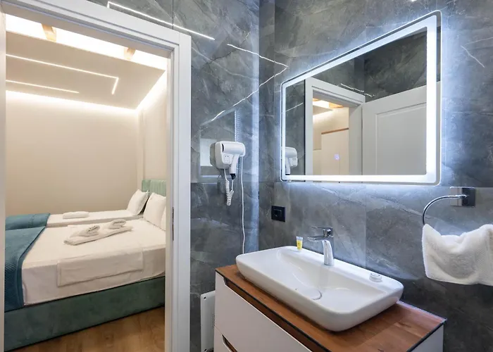 Hotel Golemi Lux 4*