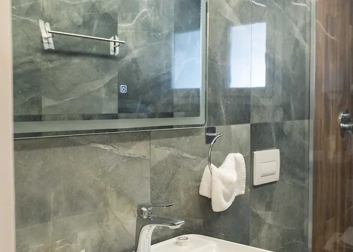 Golemi Lux Hotel 4*
