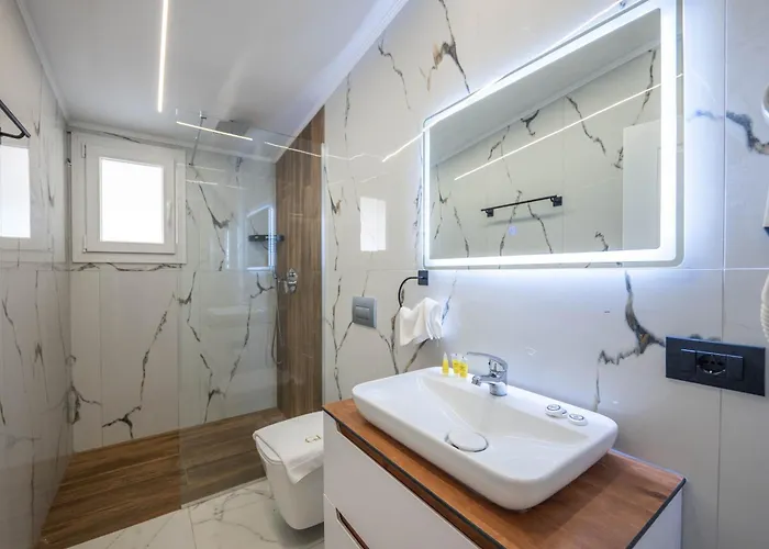 Hotel Golemi Lux 4*
