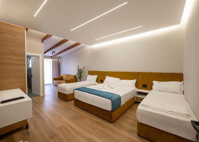 Golemi Lux Hotel 4*